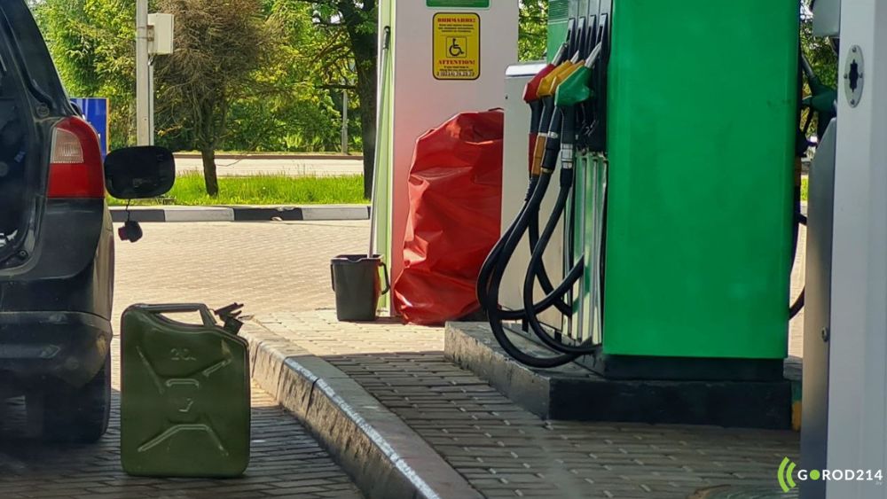 Плюс копейка. В Беларуси опять подорожало автомобильное топливо