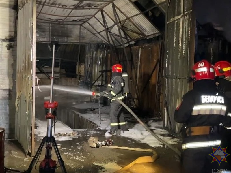 Пожар в Витебском районе: спасатели ликвидировали возгорание ангара
